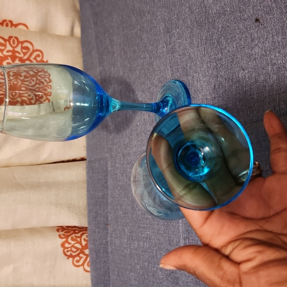 4 Blue Tinted Wine Glasses - Picture 6 of 6